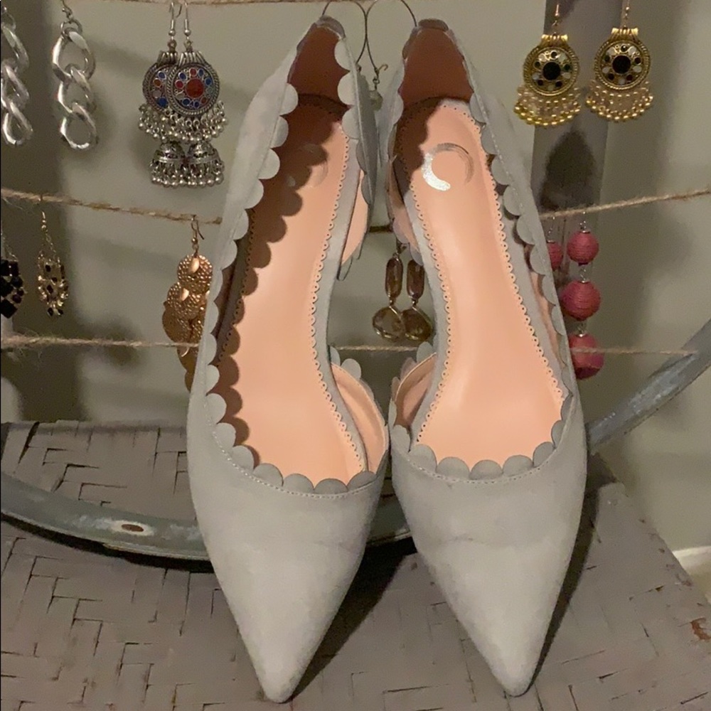 Le Journee Gray Kitty Heel Shoes